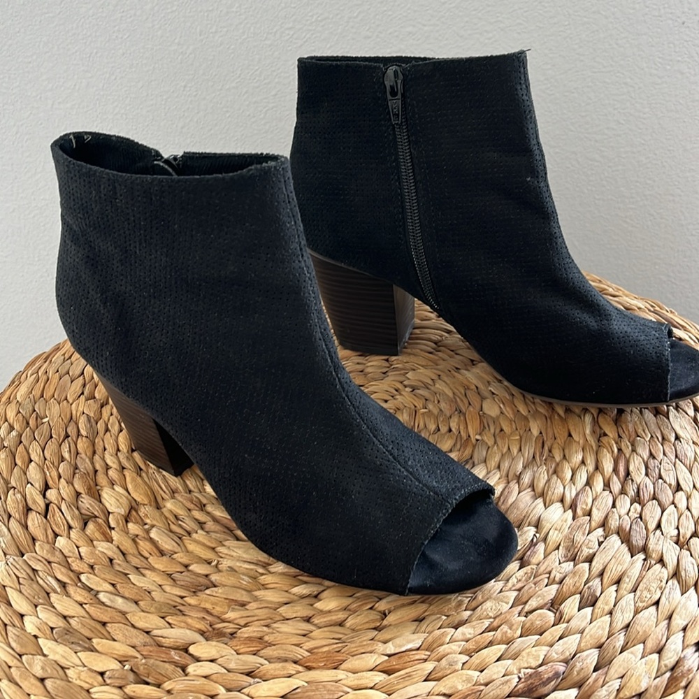 Open toe booties - Picture 3 of 7